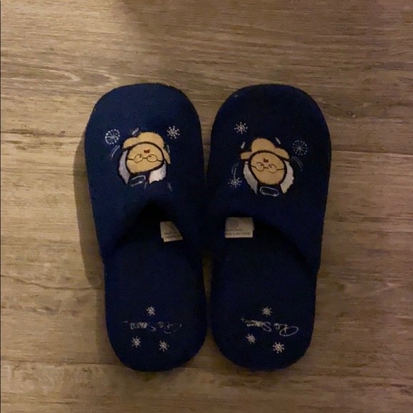 I am selling slippers. - Picture 2 of 2